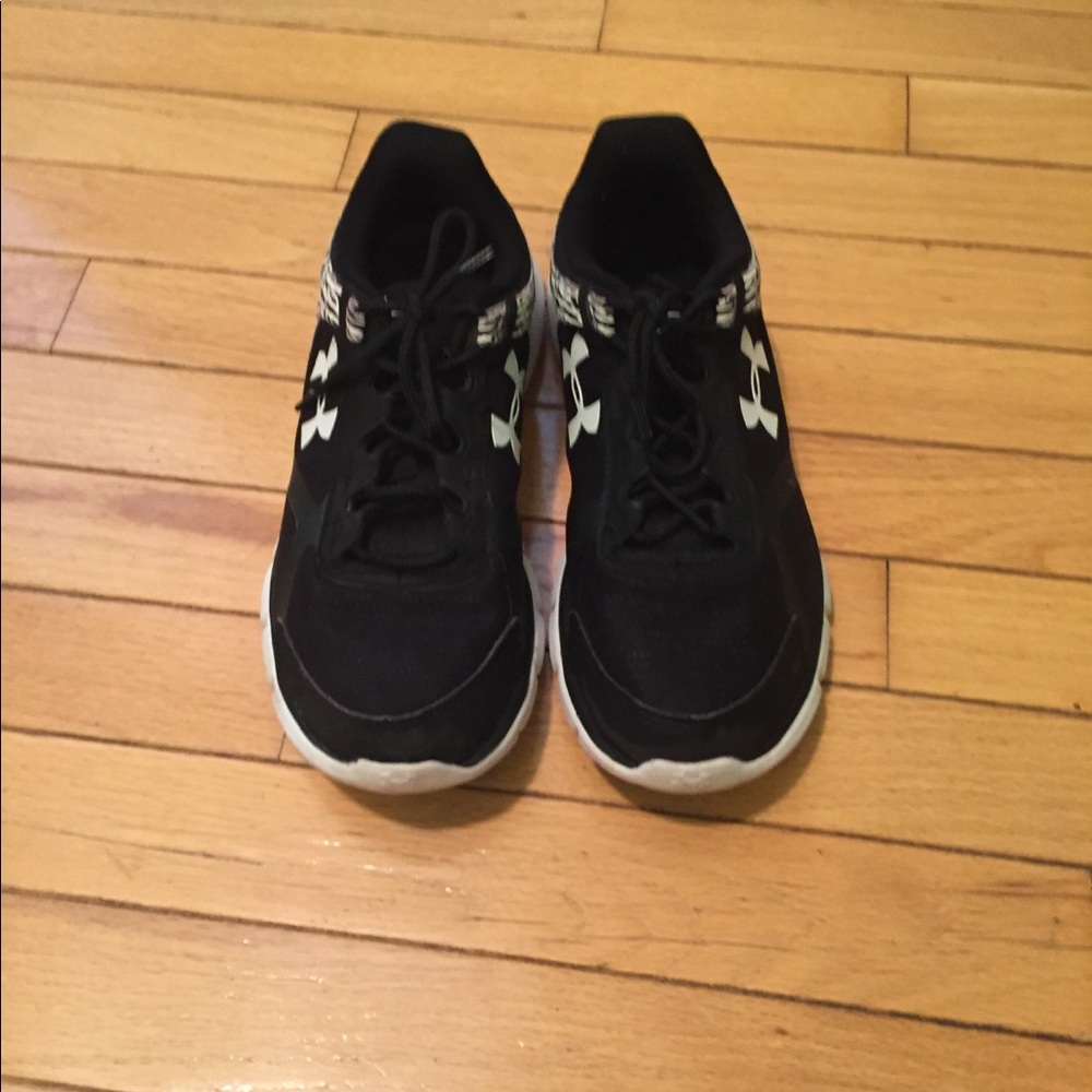 Under Armour size 8 running shoes